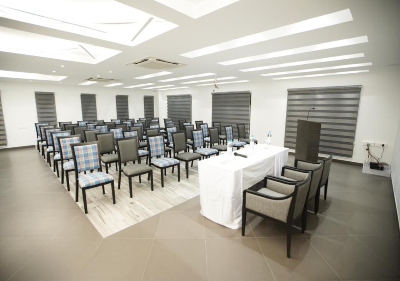Hotel Visakka Palani Экстерьер фото